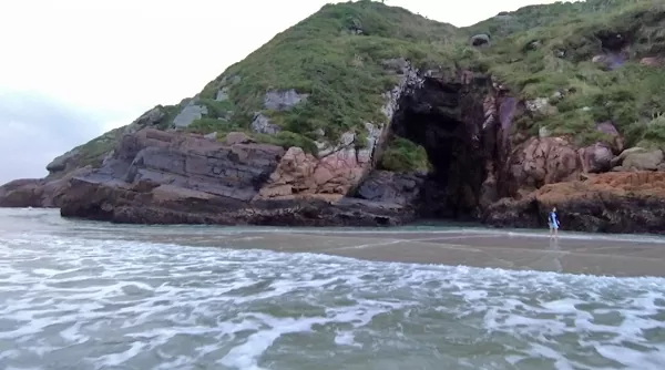 Segunda-Gruta-de-Encantadas-Ilha-do-Mel-
